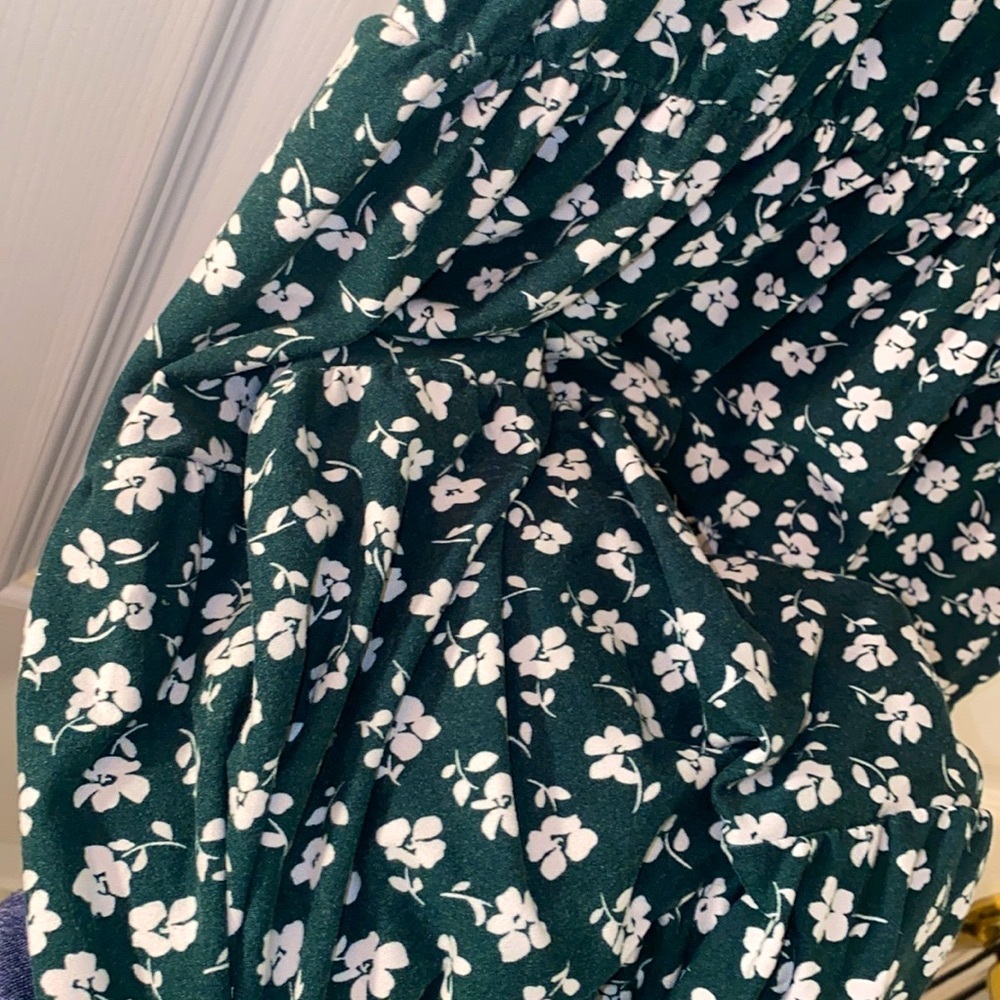Adorable Green and White Floral Dress - Picture 4 of 7